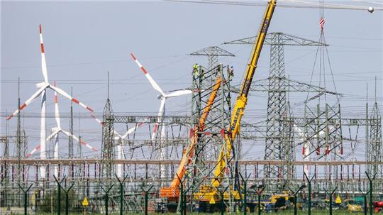 Zur kritischen Infrastruktur zählen auch Energieversorger und Stromtrassen. (Archivfoto)