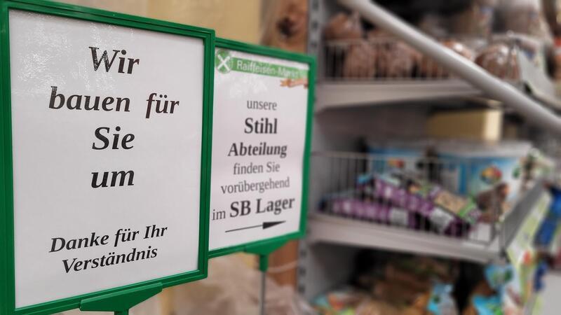 Warum „Tante Enso“ noch auf sich warten lässt Zurzeit laufen die Umbauarbeiten. Im April will Raiffeisen die Supermarkt-Fläche an die Tante-Enso-Betreiber übergeben.Foto: Leuschner