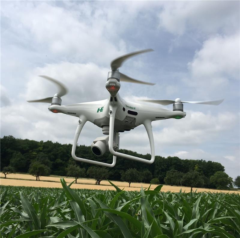 Zurzeit laufen schon Versuche mit Drohnen zur Überwachung von Feldern. Fotos Raisa