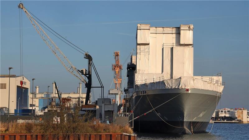 Milliardenauftrag für Meyer Werft: Wie es jetzt weitergeht Zusammen mit der Bremer NVL Group ist die Meyer-Werft-Gruppe auch am Bau von Marinetankschiffen für die Deutsche Marine beteiligt, die in Rostock entstehen.