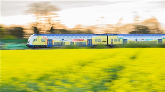 Zutritt nur mit gültigem Fahrschein. Seit 2013 kann der Metronom-Reisende kein Ticket mehr im Zug lösen. Das muss vorher geschehen. Foto: picture alliance/dpa