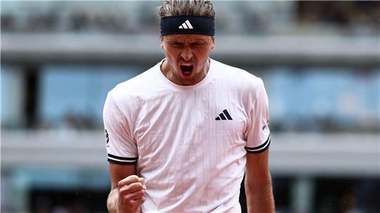 Zverev jubelt über einen Punktgewinn.