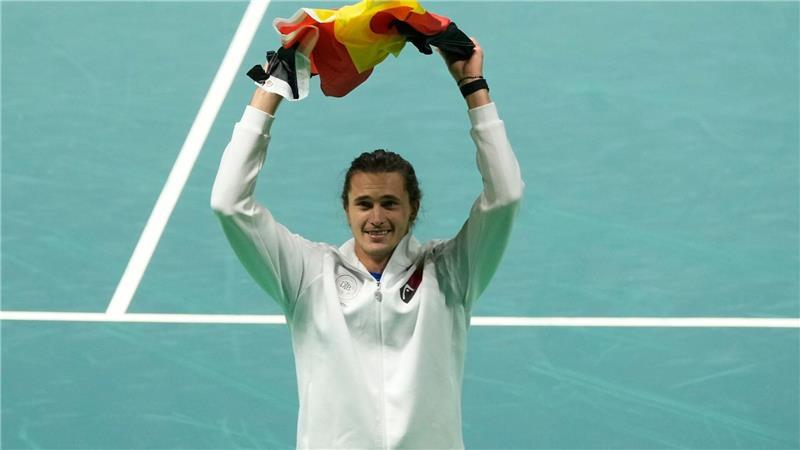 Zverev jubelte mit Deutschland-Fahne über den Viertelfinalsieg gegen Argentinien.