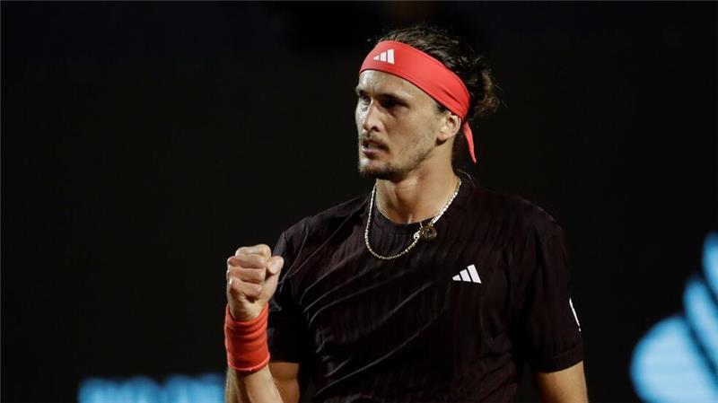 Zverev müht sich zum Auftaktsieg in der Hitze von Rio Zverev mühte sich in der Hitze von Rio zum Auftaktsieg.