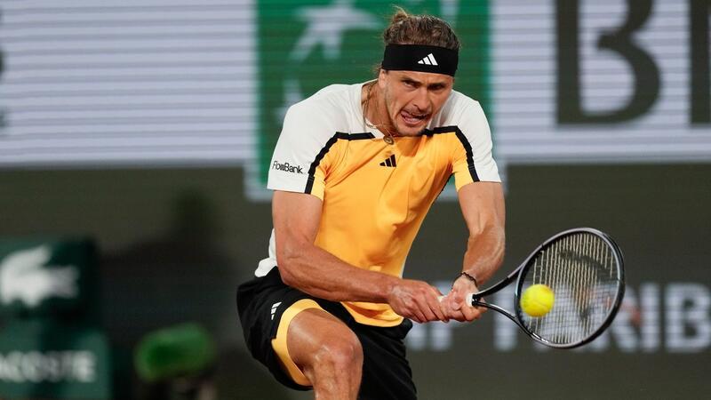 Zverev kämpft sich ins Viertelfinale der French Open Zverevs hart erkämpfter Sieg stand erst nach 4:11 Stunden Spielzeit fest.