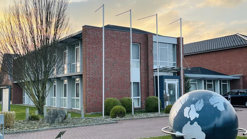 Gebäude nach Co.Net-Skandal versteigert: Auktion wird zum Krimi Zwangsversteigerung: Ob das Co.Net-Gebäude einen neuen Eigentümer hat, hängt jetzt von der Gemeinde Drochtersen ab.