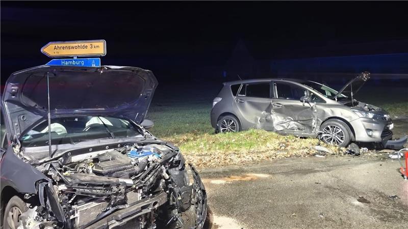 Zwei Autos kollidierten bei Ahlerstedt.