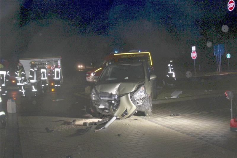 Zwei Autos stießen auf einer Kreuzung kurz vor Ahlerstedt zusammen. Foto: Feuerwehr