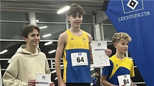 Zwei BSV-Athleten auf dem Podest bei der Siegerehrung: Mats Finger gewann den 800m-Lauf der Altersklasse M13 und Liam Timm wurde Dritter.