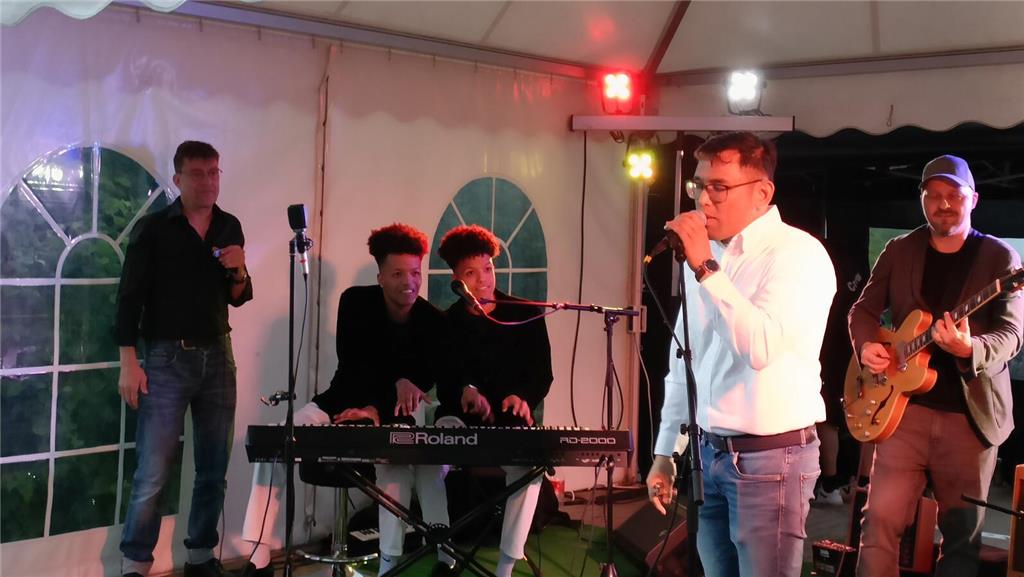 Zwei Bands auf einer Bühne: Die Boogie Brothers ließen ihre Finger über das Klav...