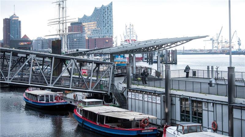 Zwei Barkassen-Betreiber im Hamburger Hafen schließen sich zusammen. (Symbolbild)