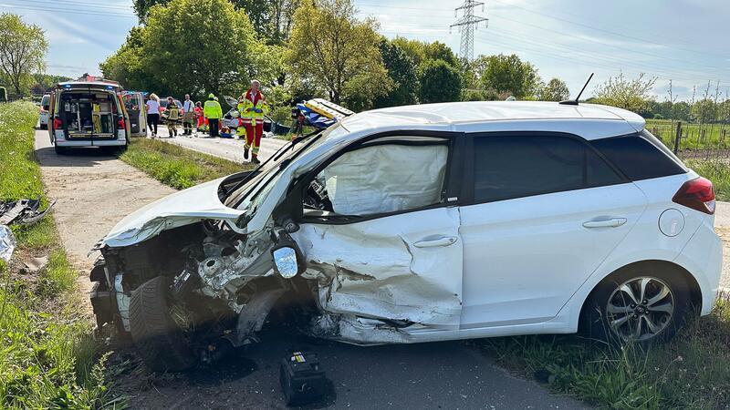Zwei Frauen sterben nach einem Frontalcrash unweit von Wedel.