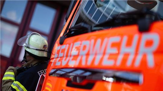 Zwei Frauen werden bei einem Brand einer Gartenhütte in Weener schwer verletzt. (Symbolbild)