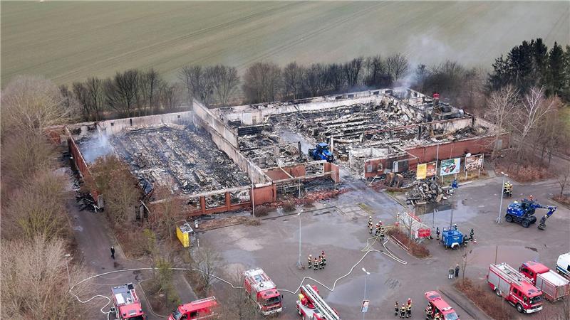 Zwei Jugendliche könnten für den Brand des Supermarktes verantwortlich sein. (Archivbild)