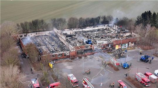 Zwei Jugendliche könnten für den Brand des Supermarktes verantwortlich sein. (Archivbild)