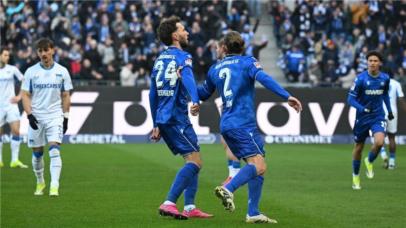 Zwei Karlsruher Torschützen: Fabian Schleusener (l) und Sebastian Jung