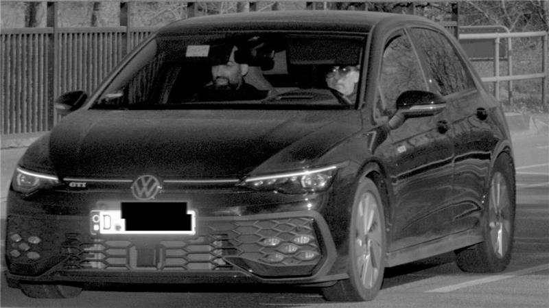 Hier rasen Einbrecher von Tatort zu Tatort - Polizei fahndet mit Blitzerfoto Zwei Männer waren auf Einbruchstour im Landkreis Rotenburg im März dieses Jahres geblitzt worden. Mit dem Foto aus der Radarfalle sucht die Polizei jetzt nach den Tätern.