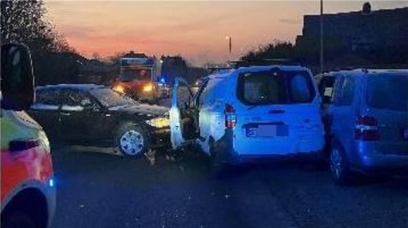 Zwei Menschen wurden in Bützfleth verletzt.