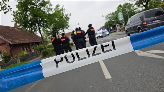 Zwei Menschen wurden vorläufig festgenommen.