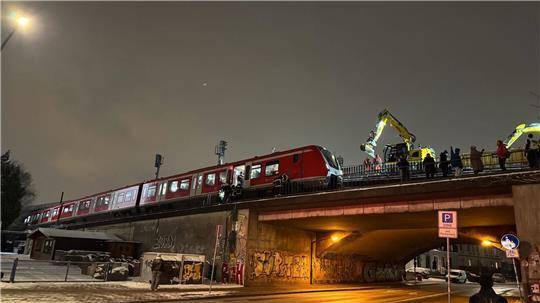 Zwei S-Bahn-Züge mussten evakuiert werden.