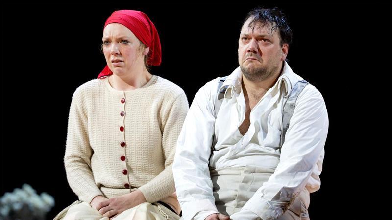 125 Jahre Schauspielhaus: Was Sie schon immer wissen wollten Zwei Stars am Schauspielhaus: Lina Beckmann und Charly Hübner. (Archivbild)