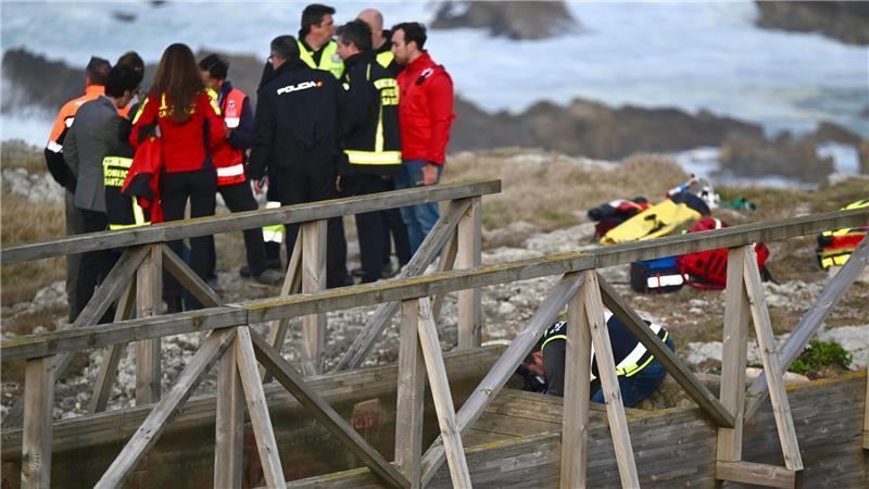 Zwei Tage nach dem Einsturz eines Holzstegs an der Küste der spanischen Region Kantabrien ist die letzte Vermisste tot gefunden worden. Die Zahl der Todesopfer des Unglücks vom Dienstag steigt damit auf sechs. Nur eine Frau überlebte.