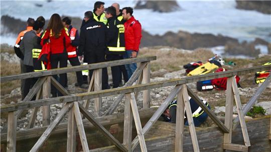 Zwei Tage nach dem Einsturz eines Holzstegs an der Küste der spanischen Region Kantabrien ist die letzte Vermisste tot gefunden worden. Die Zahl der Todesopfer des Unglücks vom Dienstag steigt damit auf sechs. Nur eine Frau überlebte.