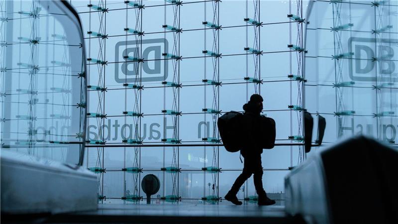 Lohnt sich Ticket-Splitting beim Bahnfahren? Zwei Tickets für einen Zug: Auch eine durchgängige Verbindung kann man theoretisch in separate Buchungen aufteilen.