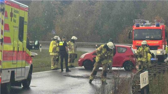 Zwei Unfälle an der Autobahn 26 in Stade sorgen für Verkehrschaos.