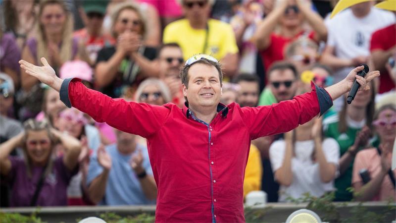 Endspurt am Ballermann: So lief der Malle-Sommer Zwei Versionen, ein Sommerhit: Mit „Mon Amour“ feiert auch Tobee große Erfolge.