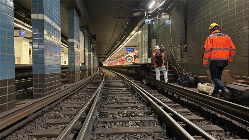 Im S-Bahn-Tunnel: So machen die Bauarbeiten in Harburg den Bahnverkehr besser Zwei Wochen lang wurde der Harburger S-Bahn-Tunnel auf mehr als vier Kilometer Länge generalüberholt und blieb deshalb gesperrt.
