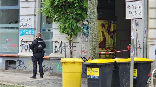 Zwei Wochen nach der Störaktion dursucht die Polizei unter anderem eine Wohnung in Leipzig. 