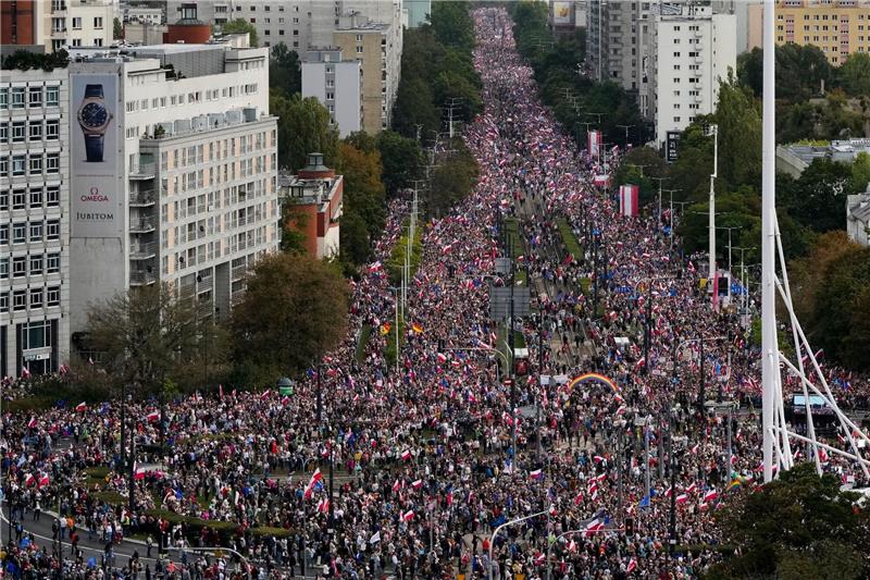 Rund eine Million Menschen protestieren gegen PiS-Regierung Zwei Wochen vor der polnischen Parlamentswahl am 15. Oktober will das liberalkonservative Oppositionsbündnis Bürgerkoalition (KO) um Donald Tusk seine Anhänger mobilisieren.