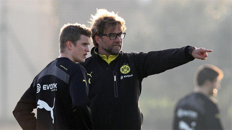 Auch FC Bayern pro Klopp und ein Ex-Spieler als Assistent Zwei alte Bekannte: Sven Bender (l) und Jürgen Klopp. (Archivbild)