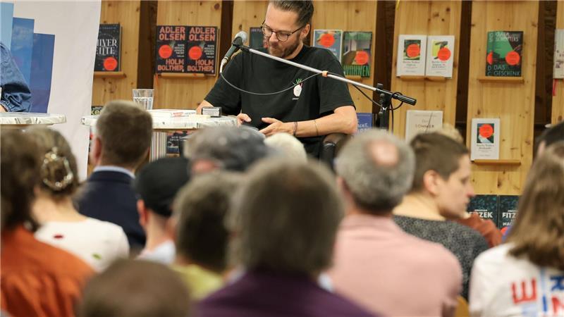 Zwei ausverkaufte Lesungen absolvierte Arne Semsrott in Magdeburg.