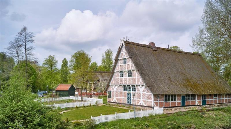 Von Stade bis Buxtehude: Denkmale im Landkreis öffnen ihre Türen Zwei geführte Rundgänge und eine Mitmach-Aktion werden im Freilichtmuseum auf der Insel in Stade angeboten.