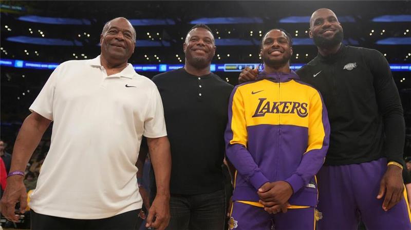 LeBron James und Sohn schreiben Basketball-Geschichte Zwei geschichtsträchtige Sport-Duos nebeneinander.
