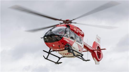 Zwei schwer verletzte Kinder mussten nach einer Geburtstagsparty mit dem Hubschrauber ins Krankenhaus geflogen werden. (Symbolbild)