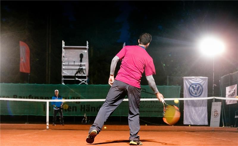 Zwei Tennisspieler beim Training (Symbolbild). Foto: Markus Scholz/dpa
