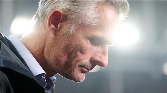 Zweifelt am Rückhalt des Vereins: Schalke-Trainer Kees van Wonderen.