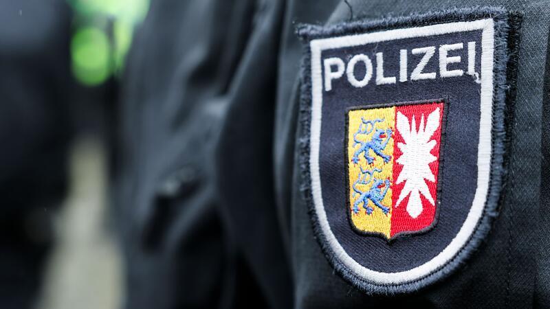 Zweimal wurden Polizisten am Wochenende in Mölln angegriffen. (Symbolbild)