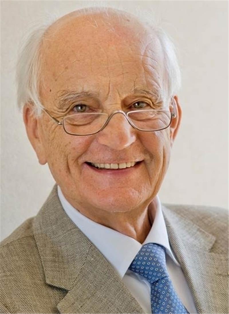 Zweite Generation: Dr. Gerd Hancken.