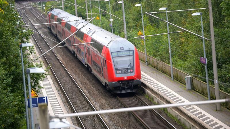 Zwischen Hamburg und Lübeck fahren am Wochenende keine durchgehenden Züge. (Archivbild)