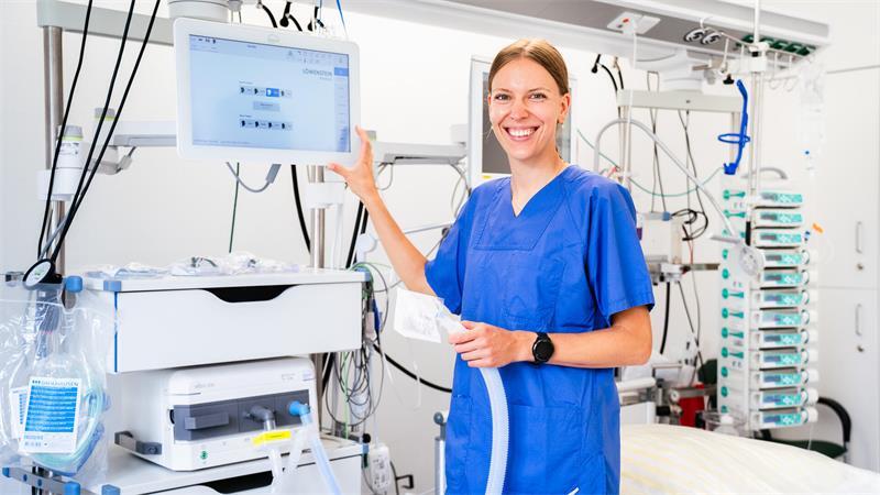 Einst hatte sie Angst vor Wasser: Buxtehuderin startet beim Ironman auf Hawaii Zwischen Monitoring und Vitalwertkontrollen: Die Gesundheits- und Krankenpflegerin arbeitet auf der Intensivstation des Elbe Klinikums Buxtehude.