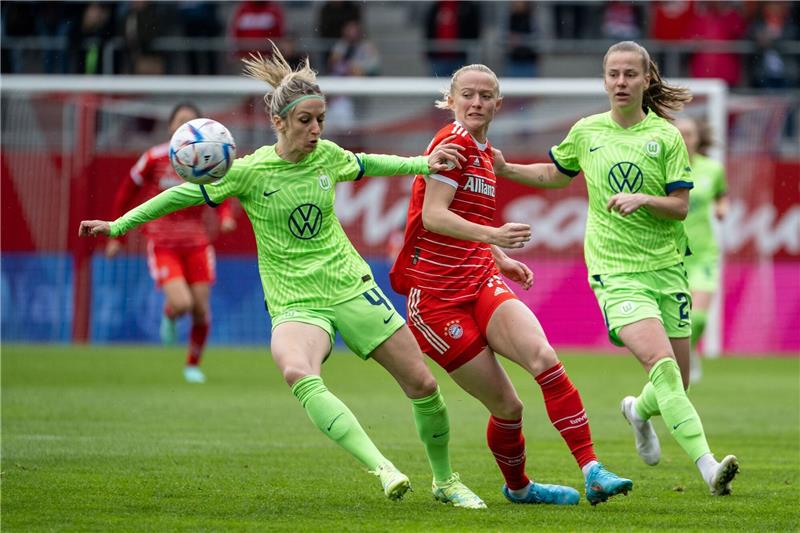 Fußballerinnen des FC Bayern heißester Titelkandidat Zwischen München und Wolfsburg wird ein Zweikampf um die deutsche Meisterschaft erwartet.
