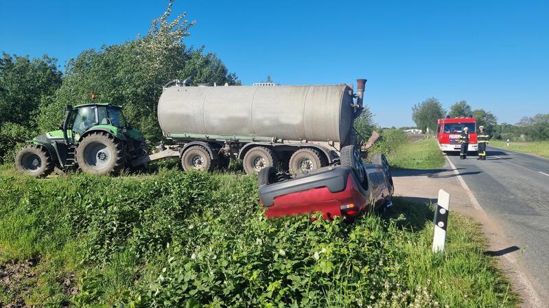 Unfall bei Apensen: Auto überschlägt sich Zwischen Revenahe und Apensen kam es am Dienstag zu einem Verkehrsunfall.