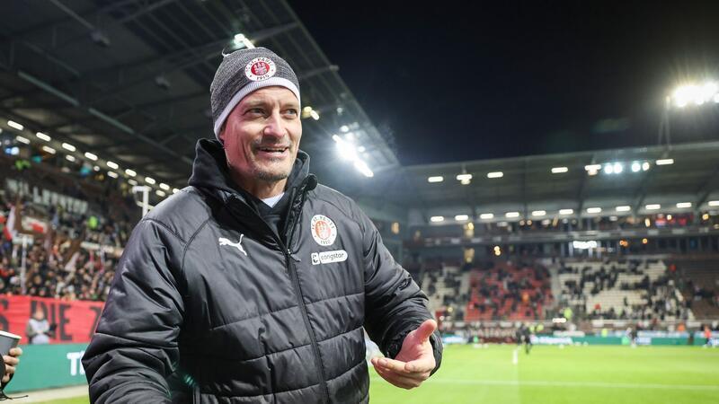 Zwischen Vorfreude und Anspannung vor dem Bayern-Spiel: St. Paulis Cheftrainer Alexander Blessin (Archivbild)
