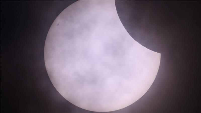 Partielle Sonnenfinsternis nur teilweise sichtbar Zwischen Wolkenlücken war die partielle Sonnenfinsternis sichtbar, so wie hier in Frankfurt an der Oder.