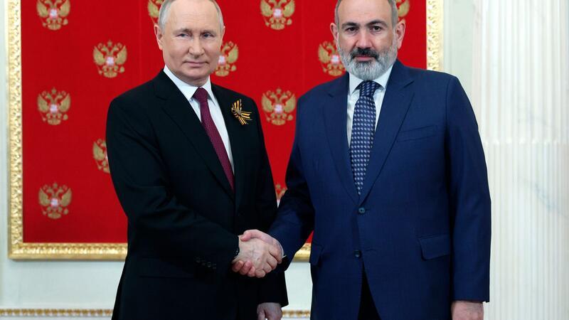 Eriwan sieht Moskaus Militärbündnis als Bedrohung Zwischen dem armenischen Regierungschef Paschinjan und Kremlchef Putin herrscht ein distanziertes Verhältnis. (Archivbild)