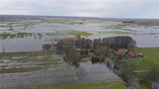 Zwischen den Feiertagen sorgte Hochwasser für kritische Situationen, wie hier im Buxtehuder Poggenpohl.